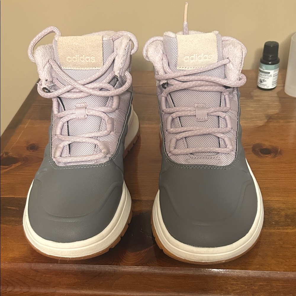 Adidas Boots in Gray and Light Purple Women’s 7.5